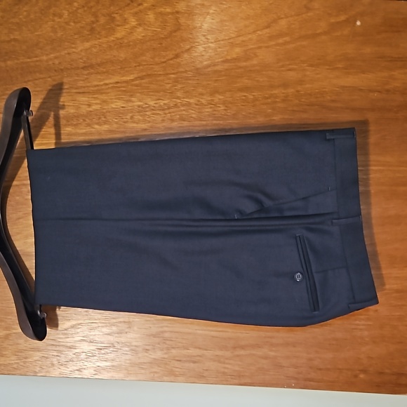 Suit - Picture 3 of 6